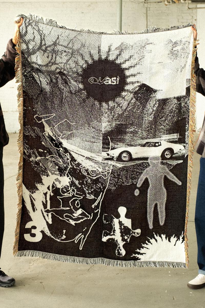 Quasi Hard Dream Blanket